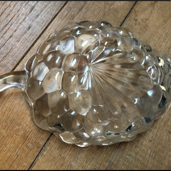 Vintage Anchor Hocking glass Grape Dish, Relish dish, Candy Bowl - many uses - Picture 4 of 13